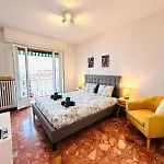 Appartamento Azure Horizons Seaside Escape Beaulieu-sur-Mer