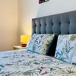 Appartamento Azure Horizons Seaside Escape