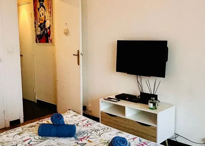Azure Horizons Seaside Escape 滨海博利厄