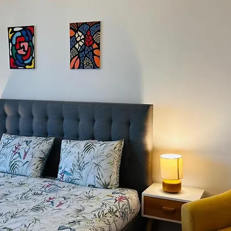 Azure Horizons Seaside Escape 公寓 *