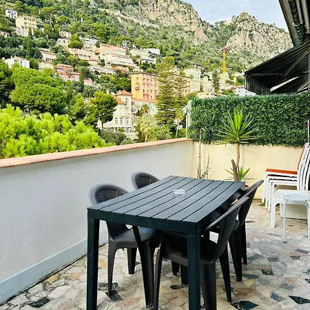 Διαμέρισμα Azure Horizons Seaside Escape