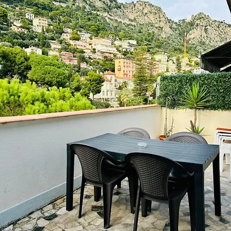 Διαμέρισμα Azure Horizons Seaside Escape